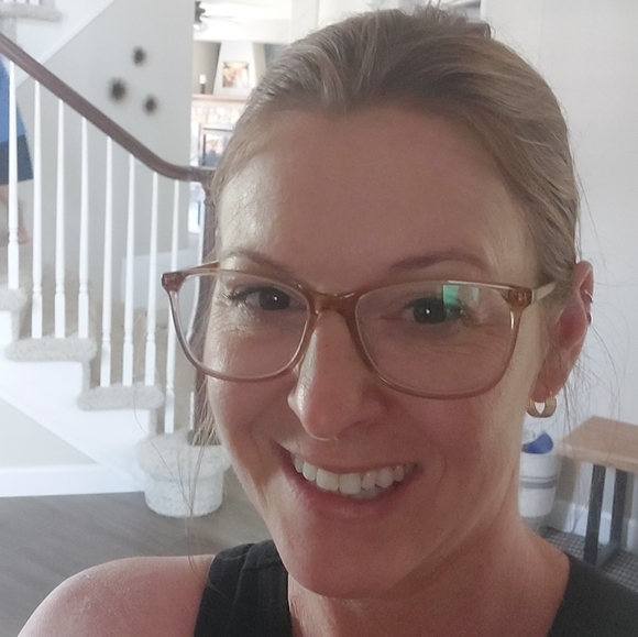 Meet your Posher, Amanda - Picture 1 of 1